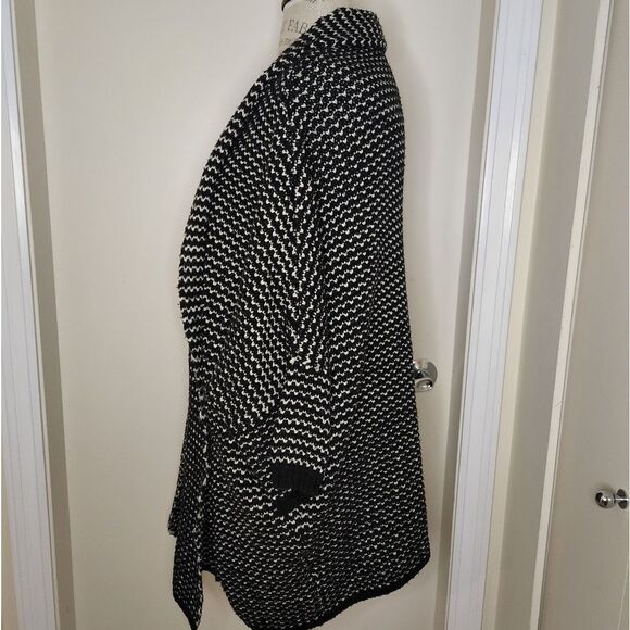Vintage black & white cardigan - Picture 3 of 10